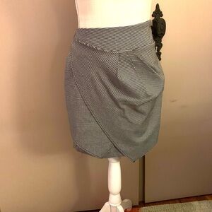 BCBG Black and White Houndstooth Gathered-Front Women's Skirt